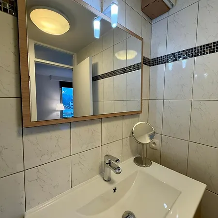 Moderne Avec Balcon , Centre Han-sur-lesse ,5 Min Grottes Apartment Rochefort