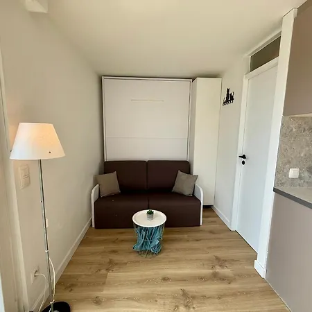 Moderne Avec Balcon , Centre Han-sur-lesse ,5 Min Grottes *