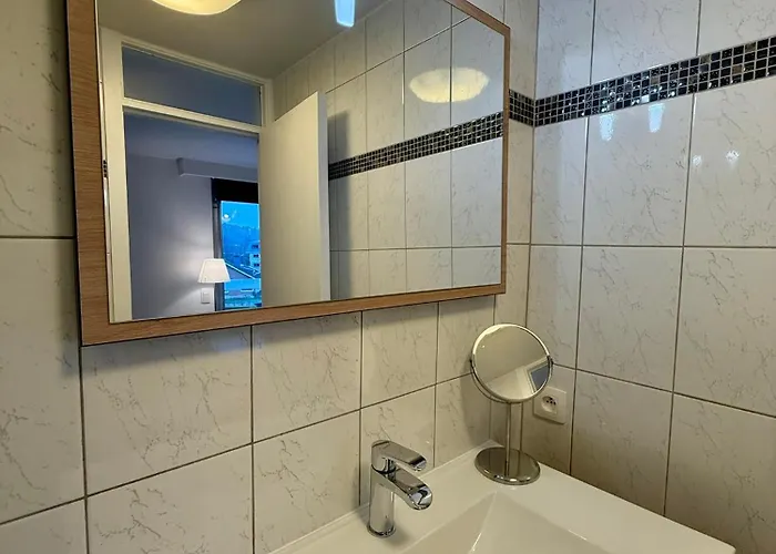 Moderne Avec Balcon , Centre Han-sur-lesse ,5 Min Grottes Apartment Rochefort