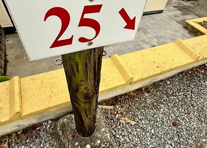 Moderne Avec Balcon , Centre Han-sur-lesse ,5 Min Grottes * Rochefort