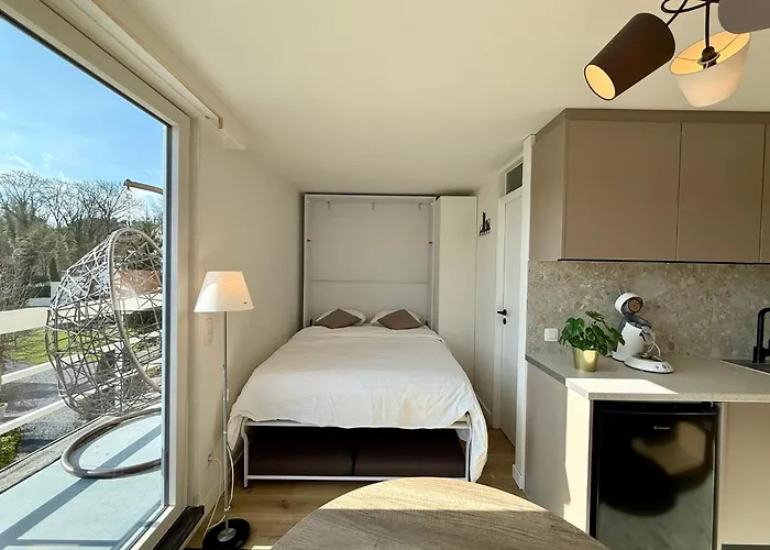 Moderne Avec Balcon , Centre Han-sur-lesse ,5 Min Grottes Rochefort