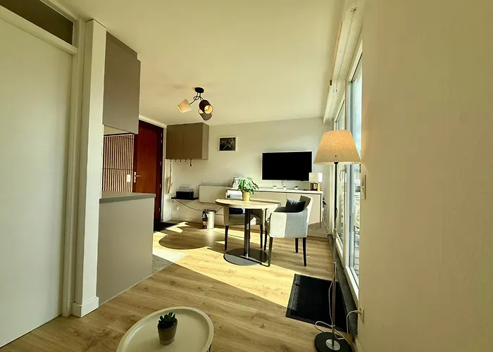 Moderne Avec Balcon , Centre Han-sur-lesse ,5 Min Grottes Apartment *