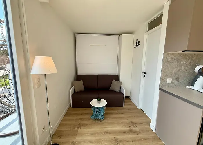 Moderne Avec Balcon , Centre Han-sur-lesse ,5 Min Grottes *