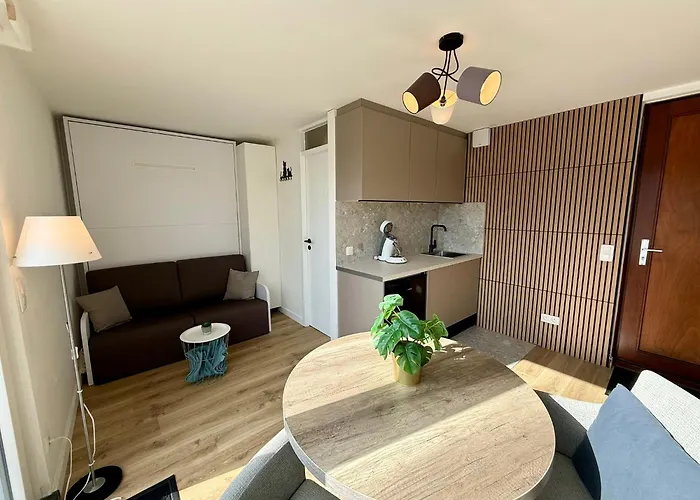 Moderne Avec Balcon , Centre Han-sur-lesse ,5 Min Grottes Rochefort